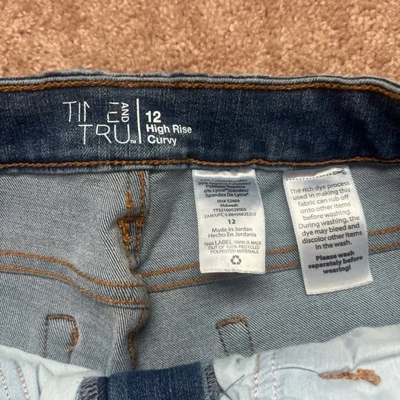 Time and Tru High‎ Rise Curvy Skinny Jeans - Picture 2 of 3